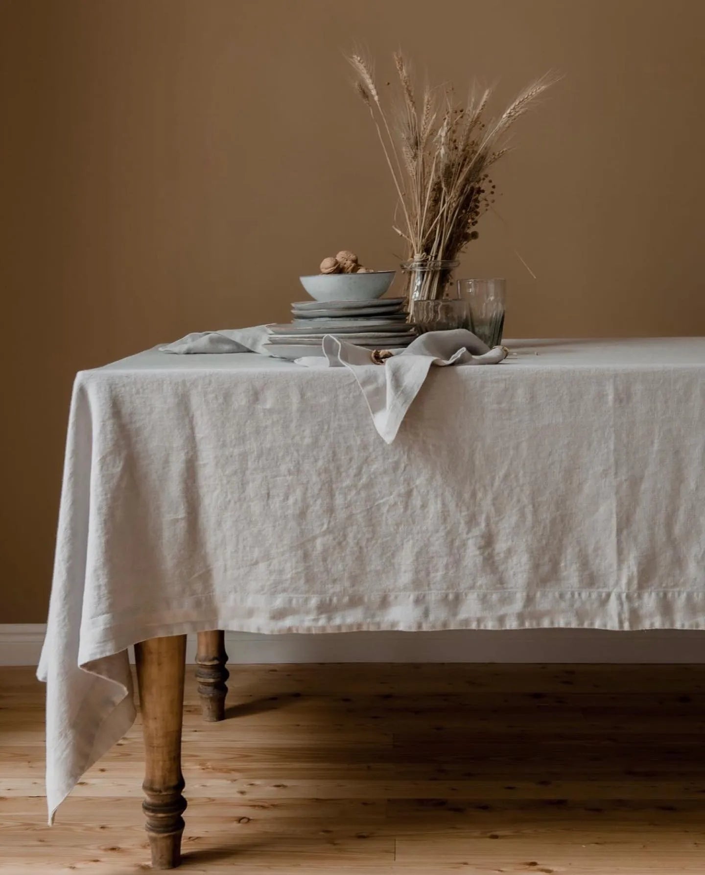 Linen Tablecloth | Dustproof, Various Sizes, Vibrant Colors