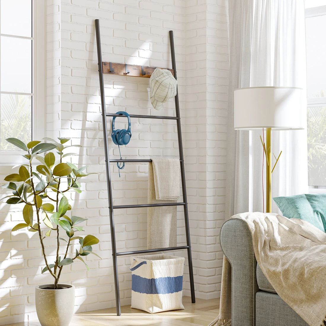 Bathroom Towel Ladder With Removable Hooks