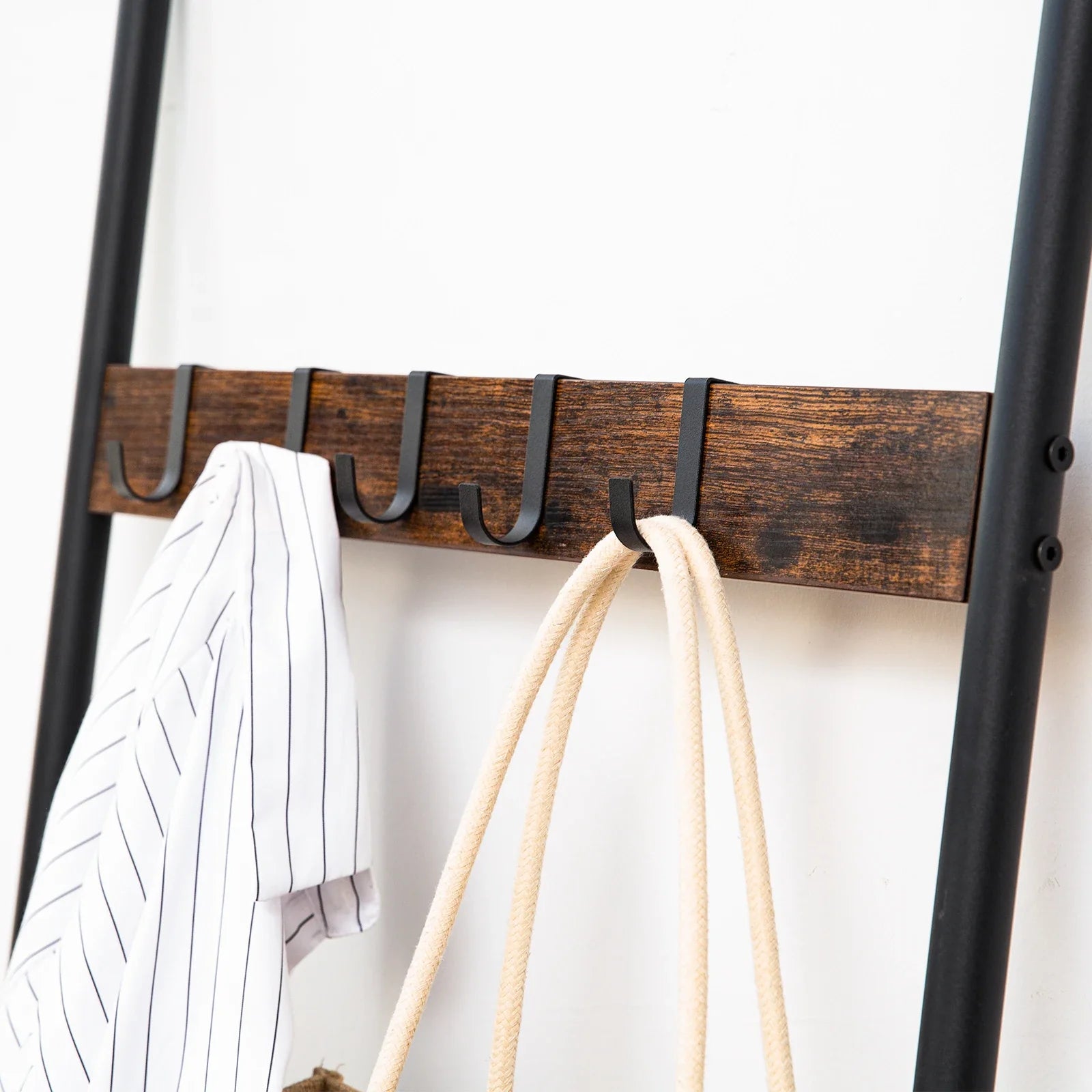 Bathroom Towel Ladder With Removable Hooks